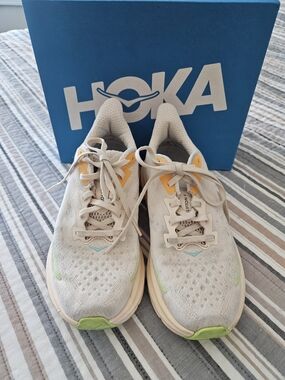 HOKA Clifton 9 Women's Size 7 Cream with Lime & Aqua Accents